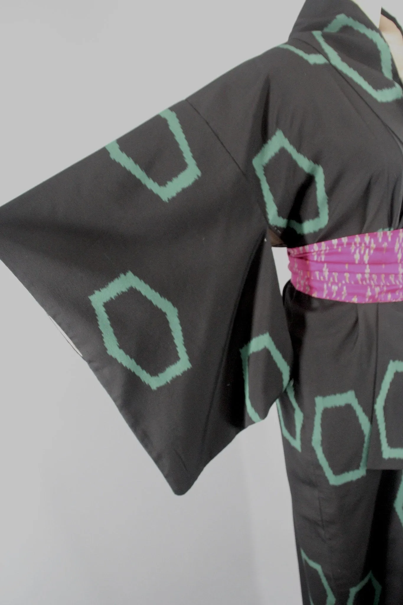 1940s Vintage Silk Kimono Robe in Black and Green Geometric Print