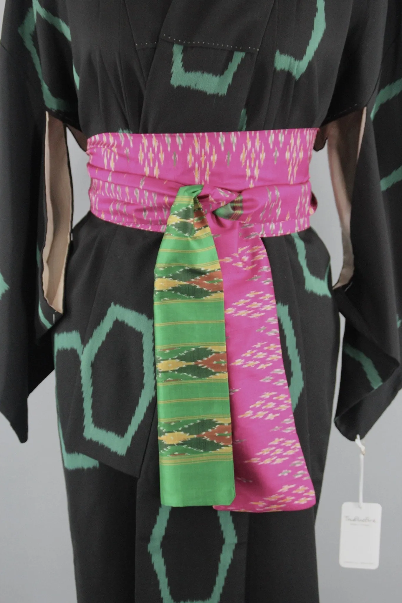 1940s Vintage Silk Kimono Robe in Black and Green Geometric Print