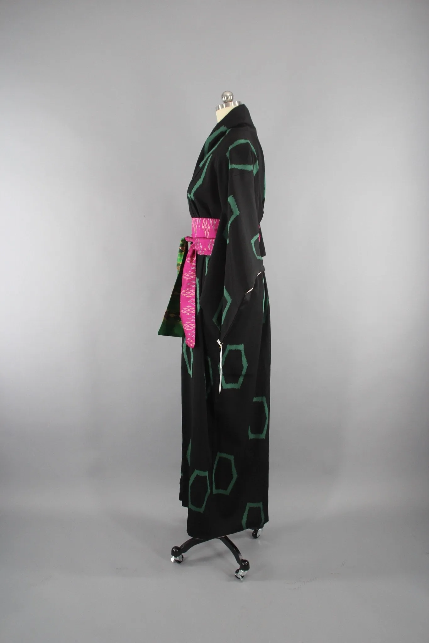 1940s Vintage Silk Kimono Robe in Black and Green Geometric Print