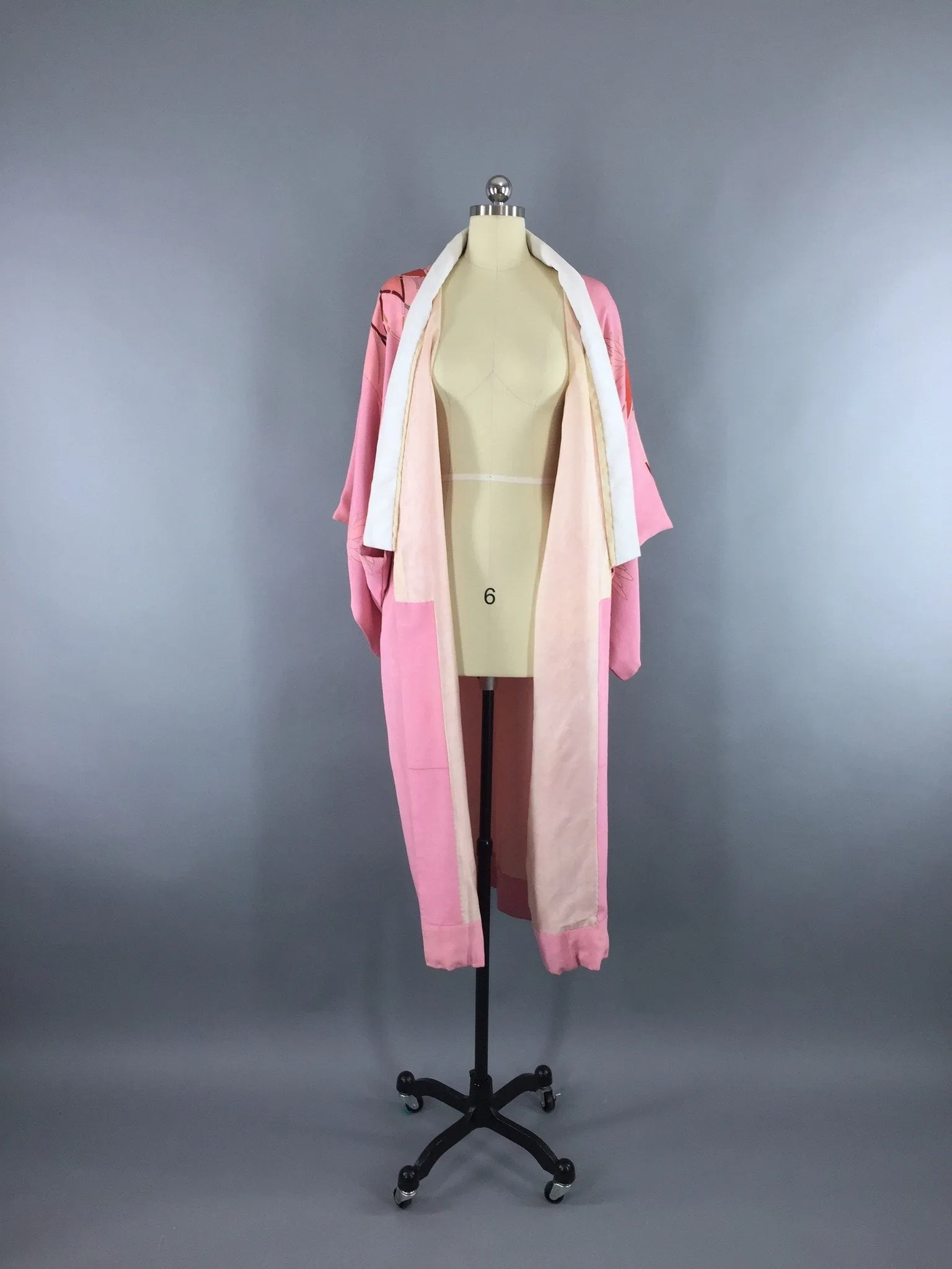 1940s Vintage Silk Kimono Robe in Pink Art Deco Floral