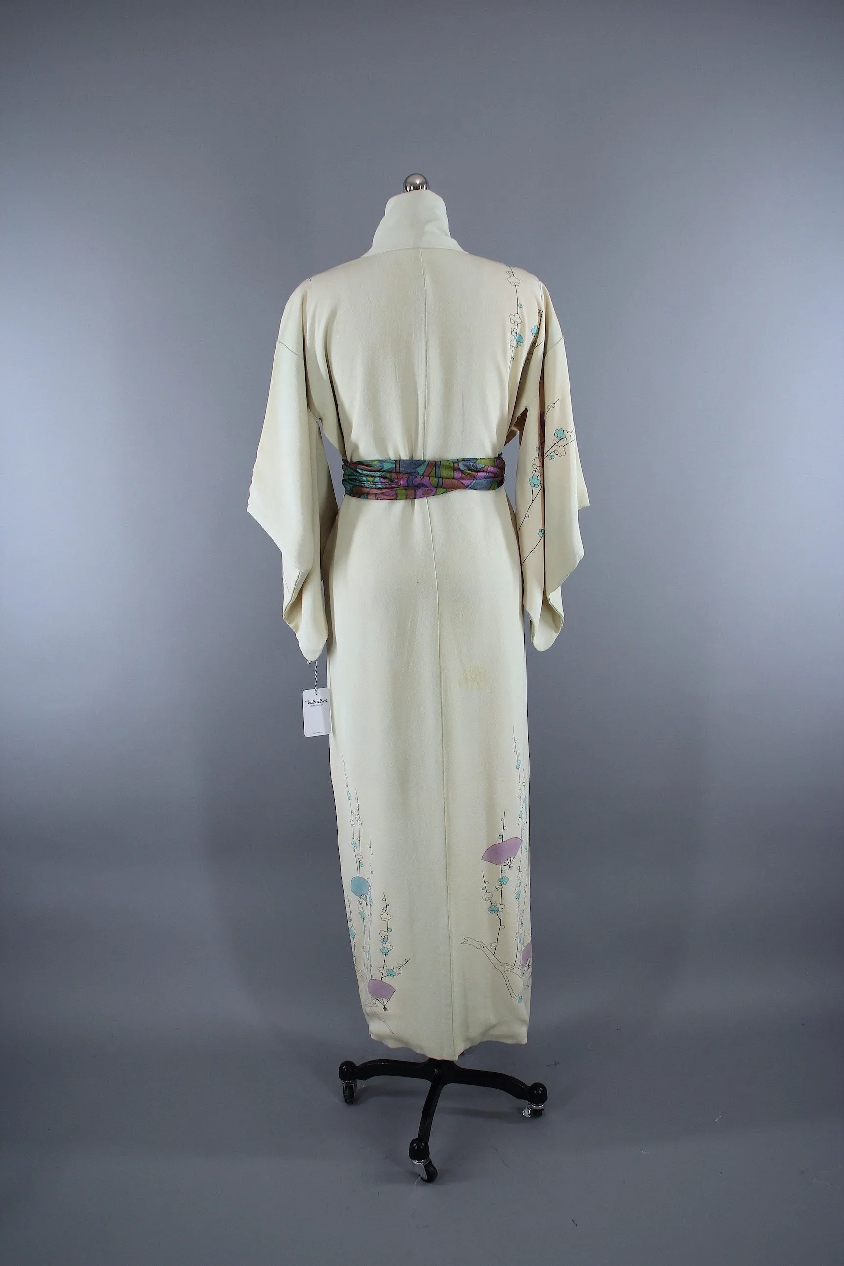 1950s Vintage Silk Kimono Robe / Ivory Lavender Fans Floral