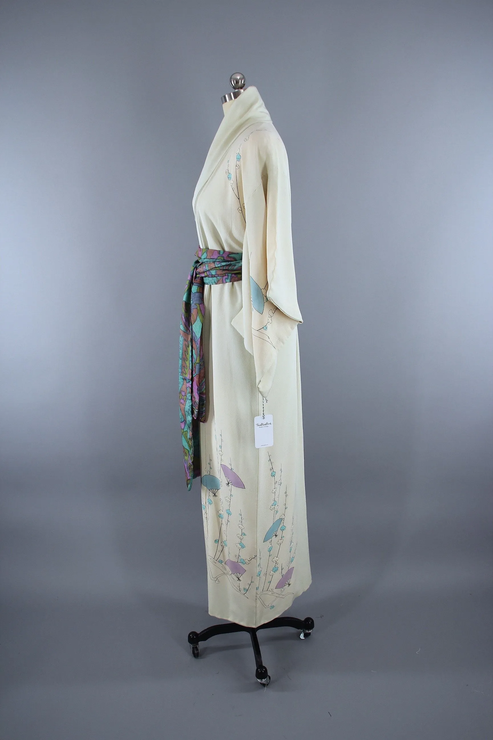 1950s Vintage Silk Kimono Robe / Ivory Lavender Fans Floral