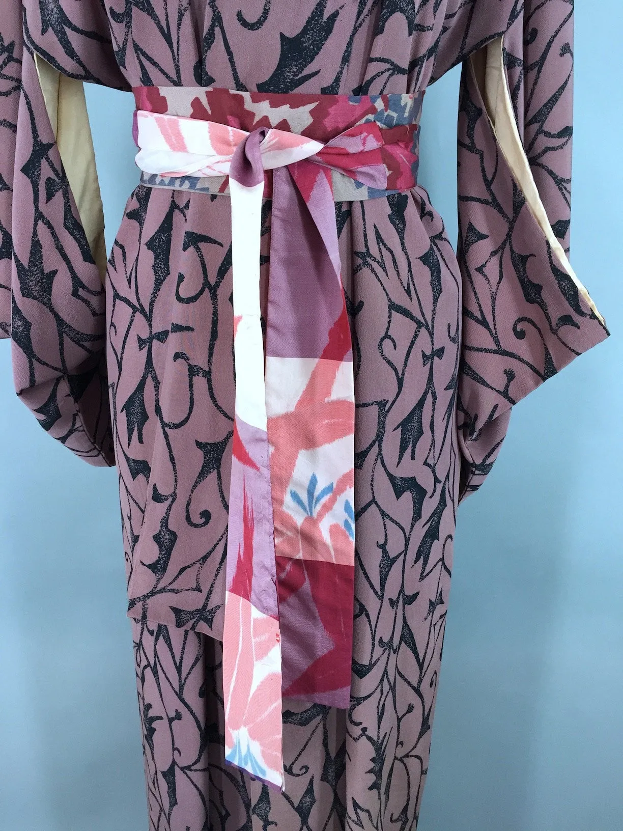 1950s Vintage Silk Kimono Robe / Mauve Purple Floral Ivy