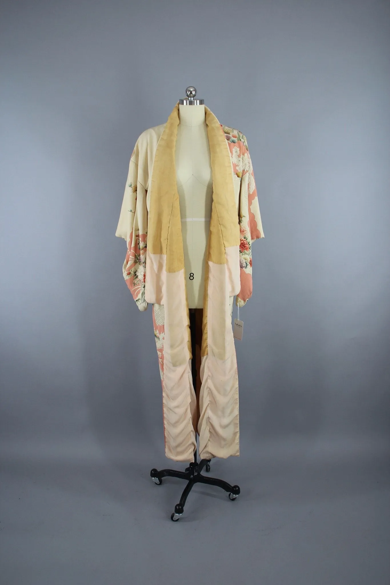 1950s Vintage Silk Kimono Robe / Salmon Pink Traditional Floral