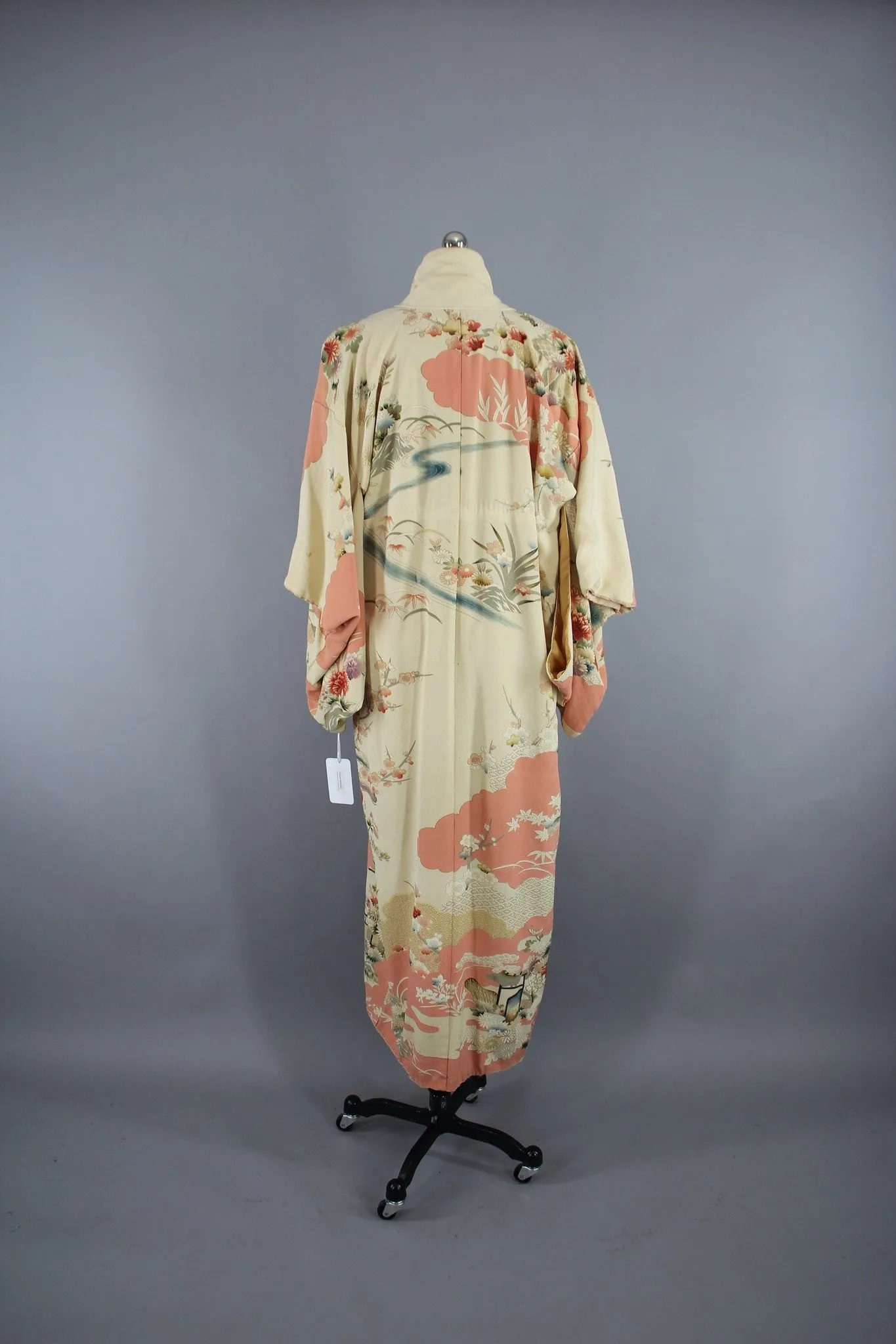 1950s Vintage Silk Kimono Robe / Salmon Pink Traditional Floral