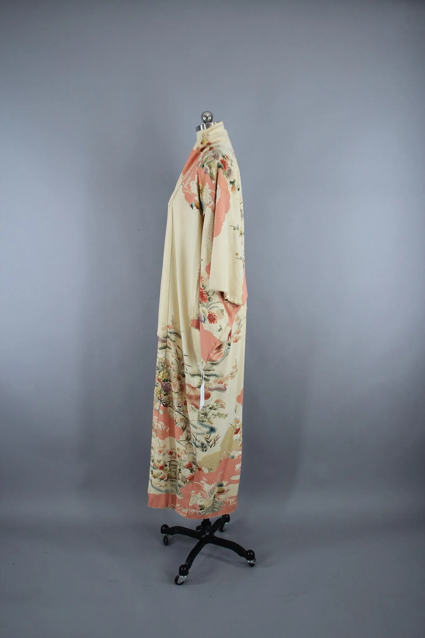 1950s Vintage Silk Kimono Robe / Salmon Pink Traditional Floral