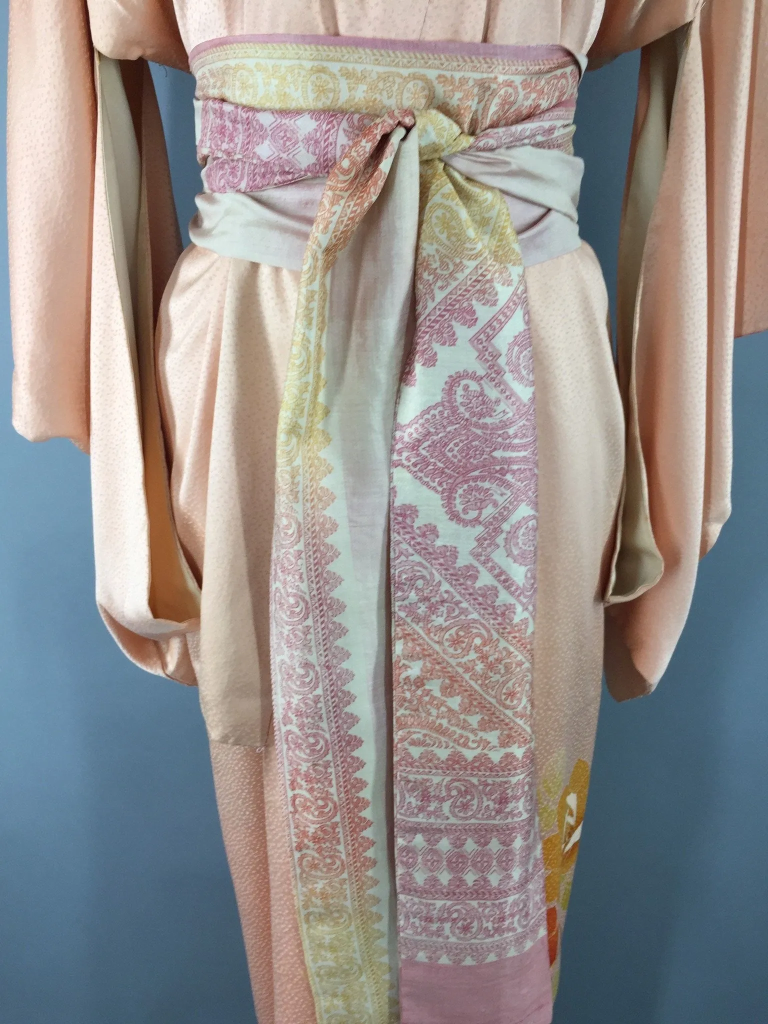 1960s Vintage Silk Kimono Robe / Peach Floral Print