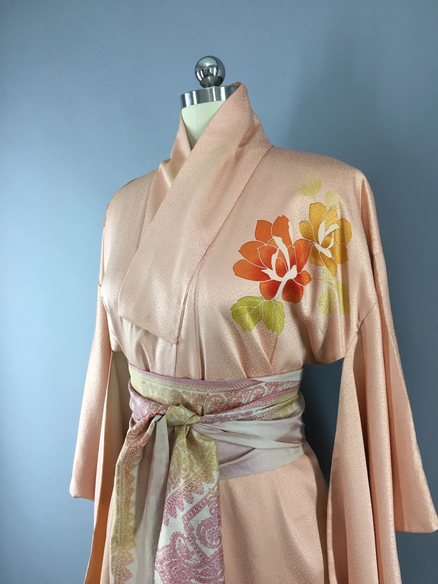 1960s Vintage Silk Kimono Robe / Peach Floral Print