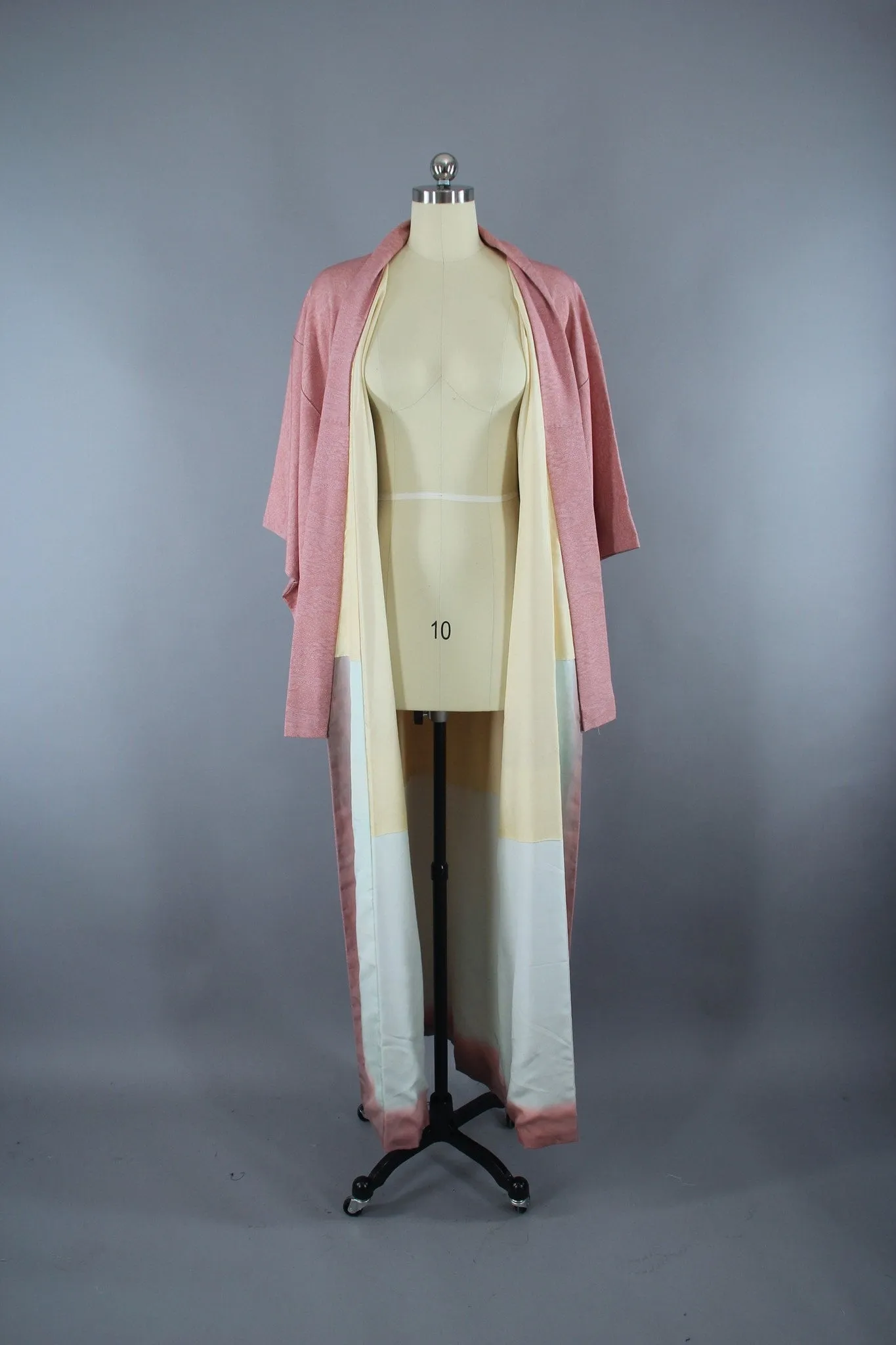 1980s Vintage Kimono Robe / Mauve Pink & White Tiny Print