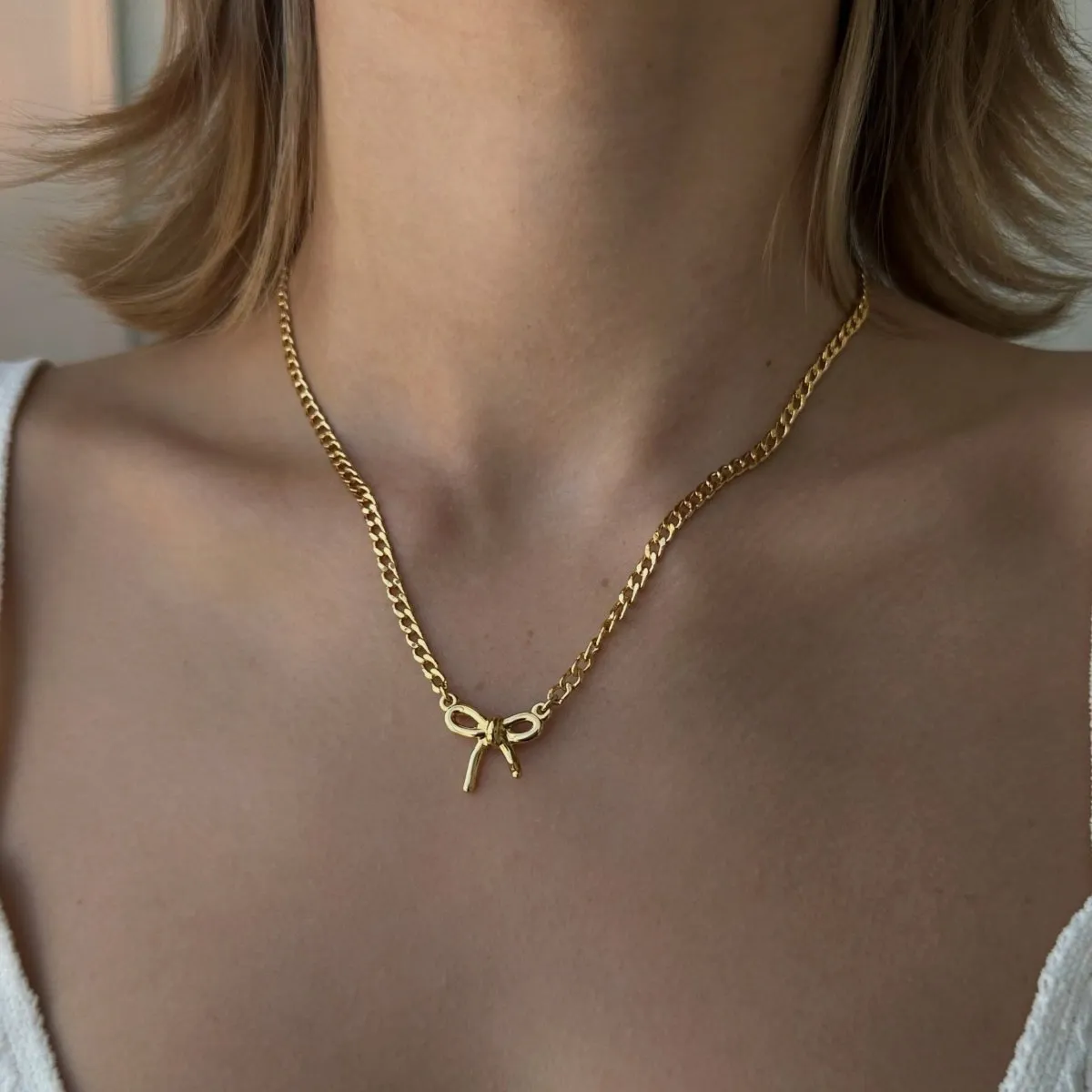 GOLDEN BOW COQUETTE NECKLACE