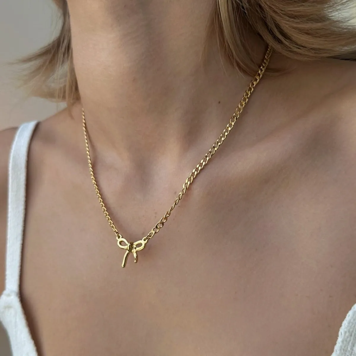 GOLDEN BOW COQUETTE NECKLACE