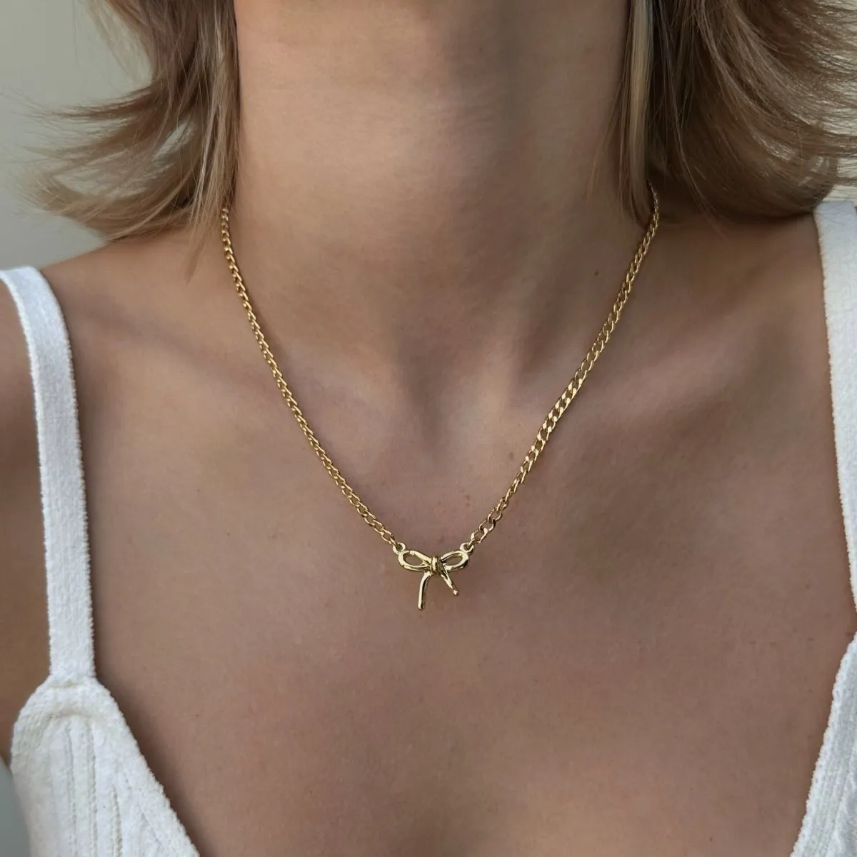 GOLDEN BOW COQUETTE NECKLACE