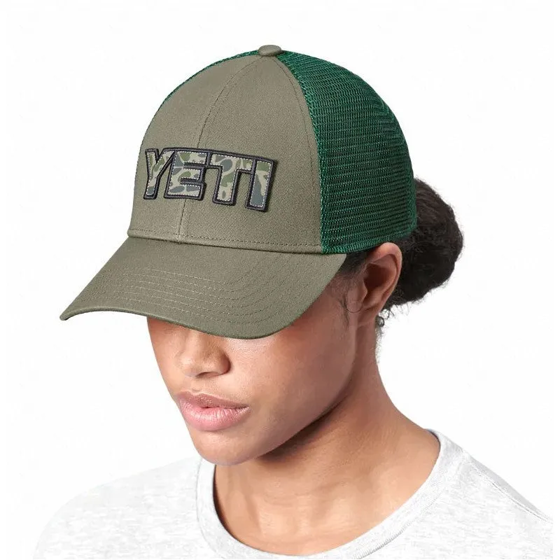 GORRA YETI CAMO LOGO BADGE TRUCKER OLIVE