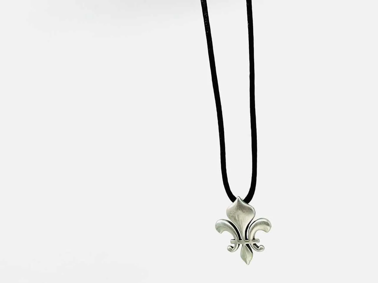 James Avery Silver/Black Fleur de lis Sterling Silver Retired Jewelry Necklace