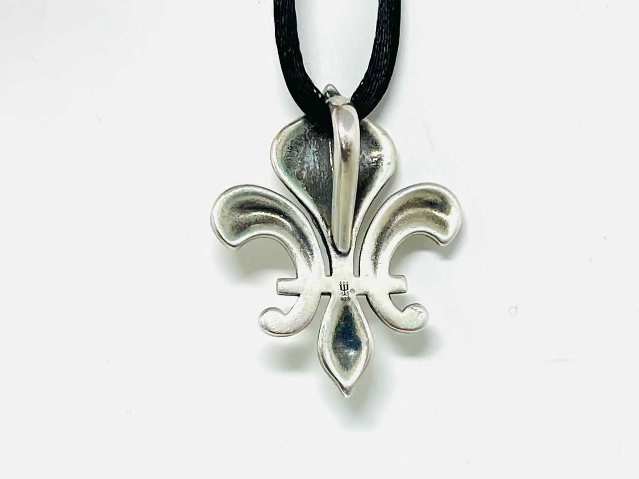 James Avery Silver/Black Fleur de lis Sterling Silver Retired Jewelry Necklace