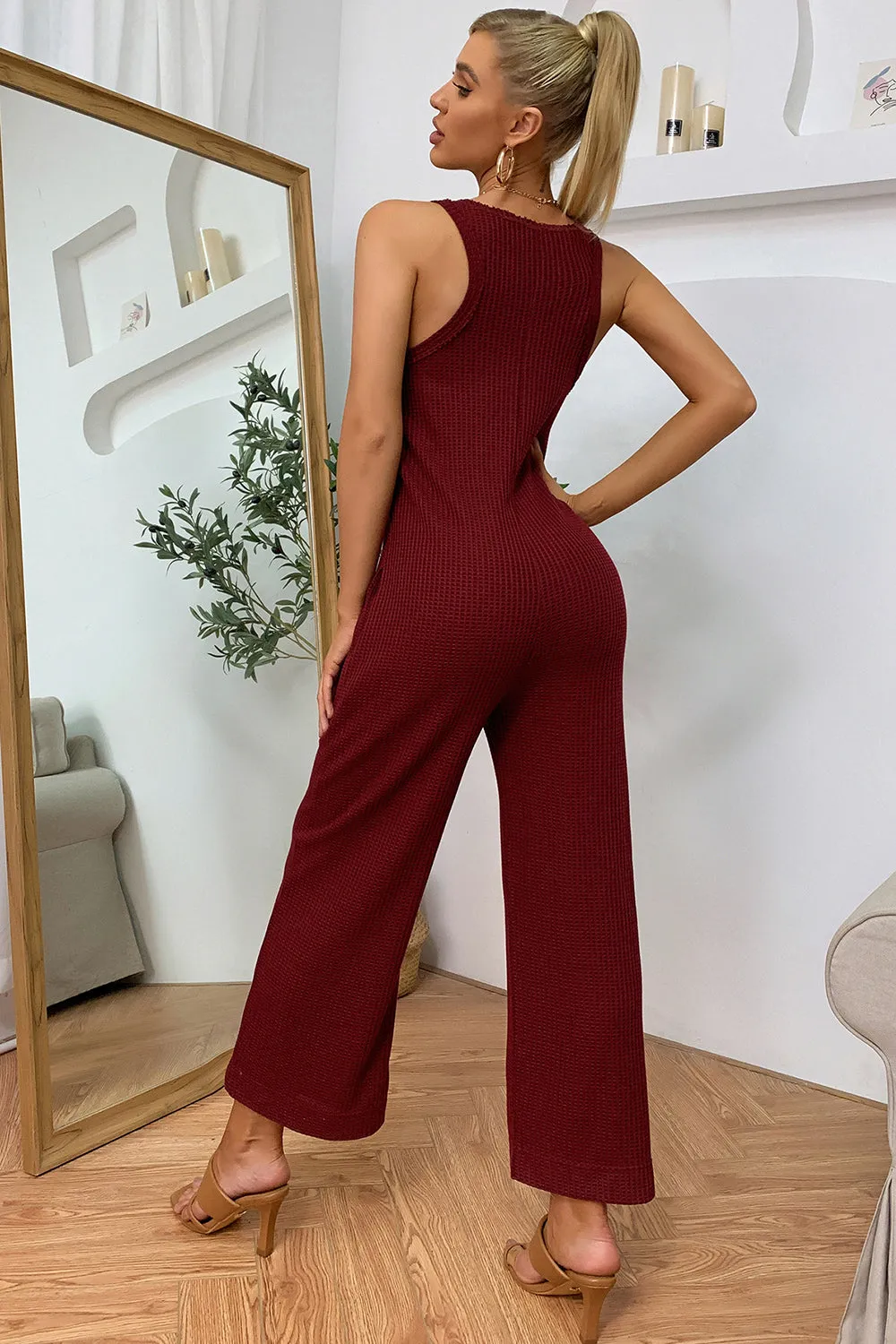 Ärmelloser Jumpsuit mit geradem Bein