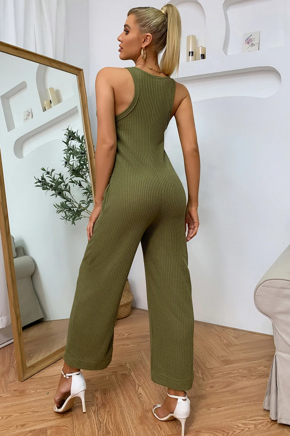 Ärmelloser Jumpsuit mit geradem Bein