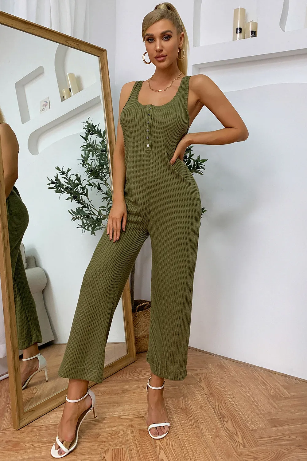 Ärmelloser Jumpsuit mit geradem Bein