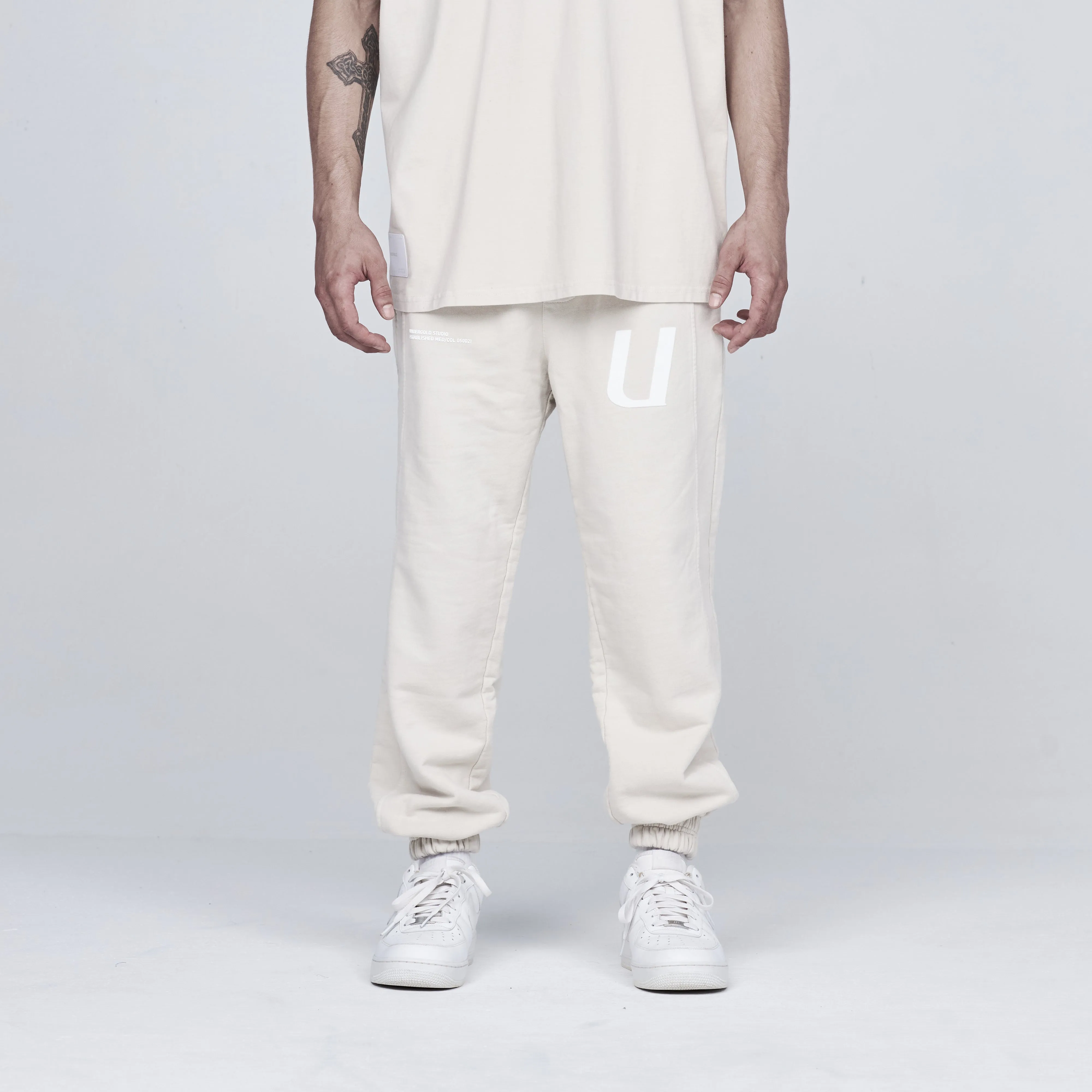 U Basics Shortened Sweatpants Cream