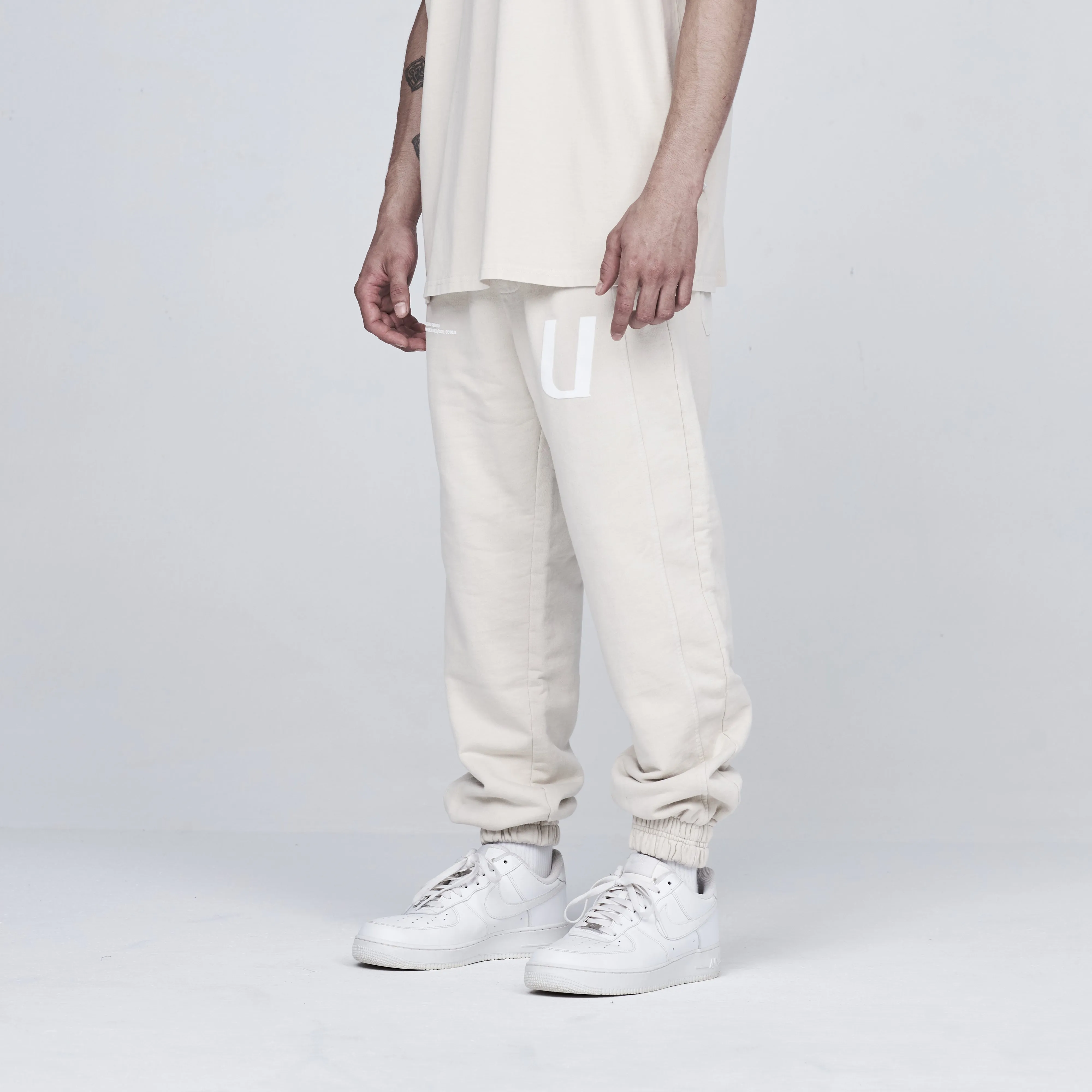 U Basics Shortened Sweatpants Cream